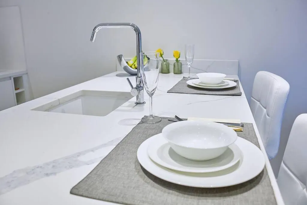 Apartment Gorgeous Apartment, 5 Mins From Canada Water, Not Lewisham As Listed! London